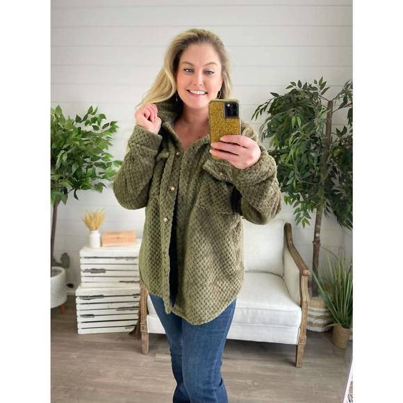NEW MICHELLE MAE fleece shacket in olive - Picture 3 of 3